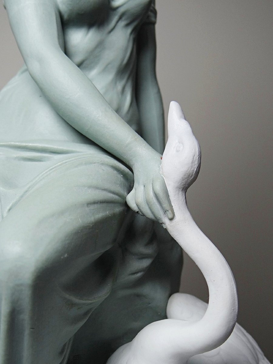 Sujet biscuit bicolore Letu & Mauger, Léda et le Cygne, XIXe, céladon & blanc-photo-2