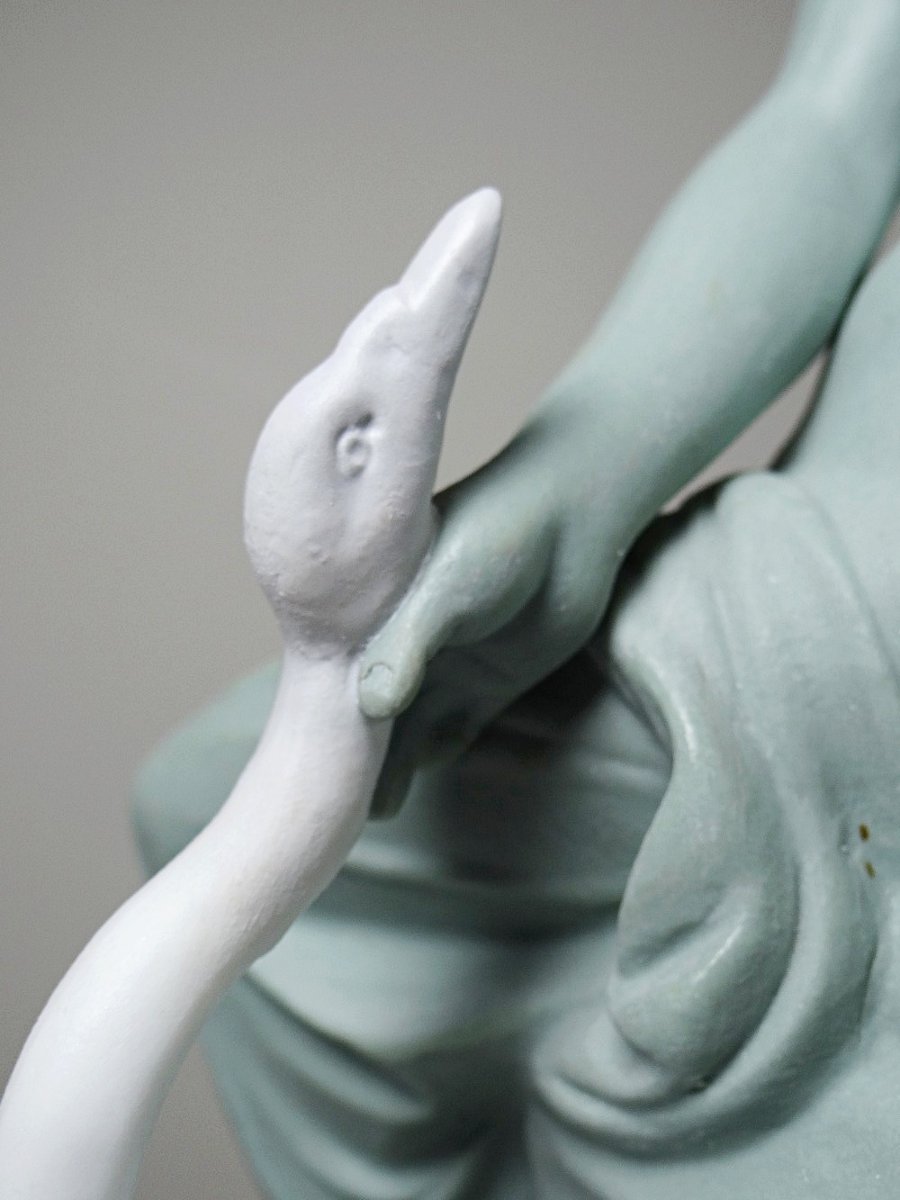 Sujet biscuit bicolore Letu & Mauger, Léda et le Cygne, XIXe, céladon & blanc-photo-3