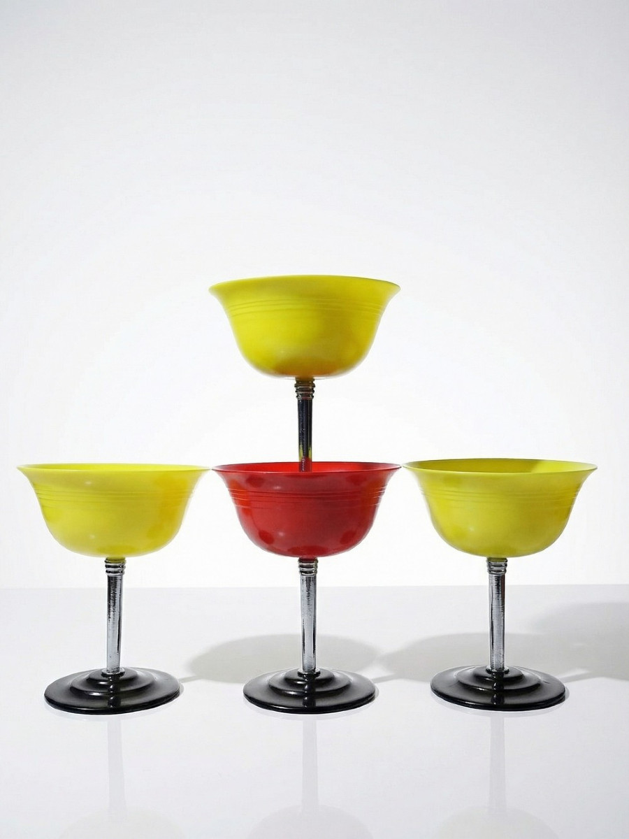4 coupes à dessert Art Déco en Nudawn & Catalin, Canada, années 1930