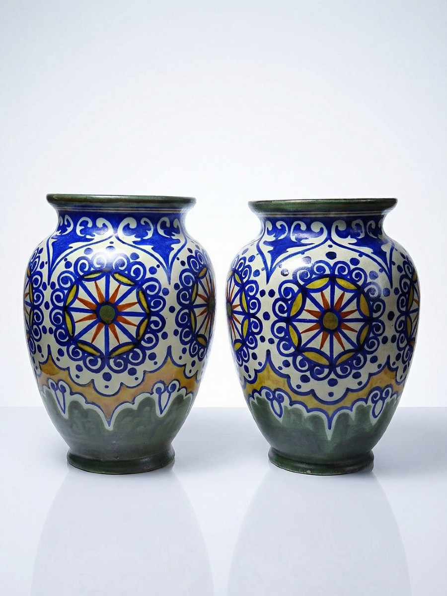 Duo de grands vases décoratifs Carla Holland, décor Gouda, vers 1930-40