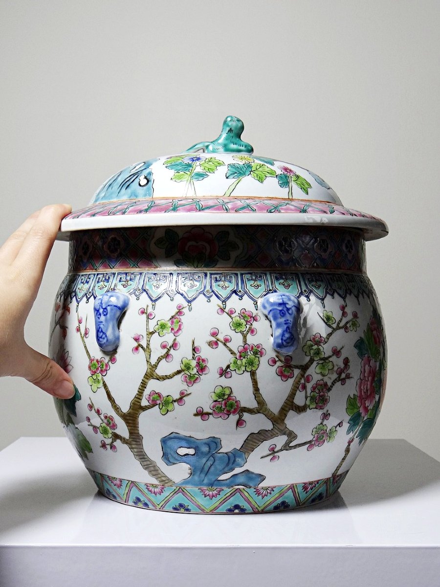 Chinese Porcelain Covered Pot, Floral Famille Rose Decoration, 20th Century-photo-4