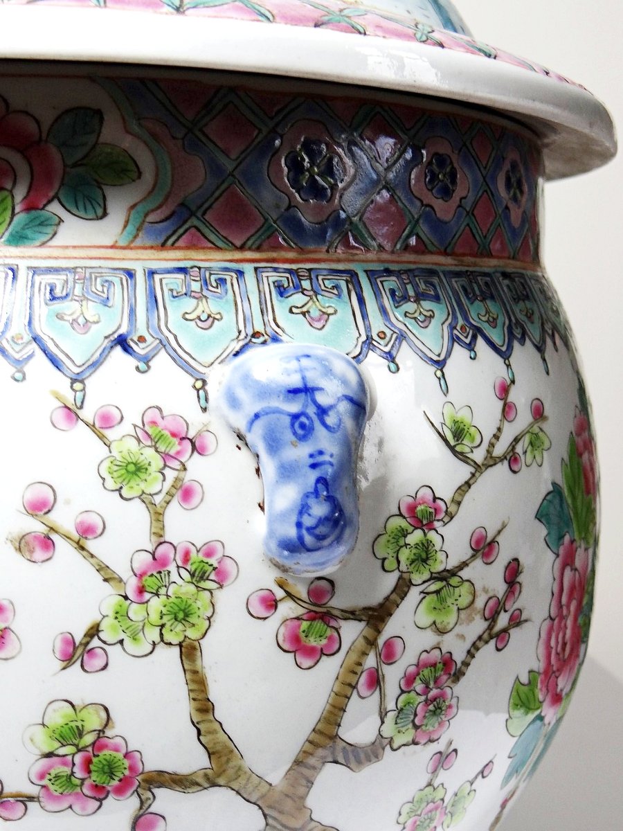 Chinese Porcelain Covered Pot, Floral Famille Rose Decoration, 20th Century-photo-5