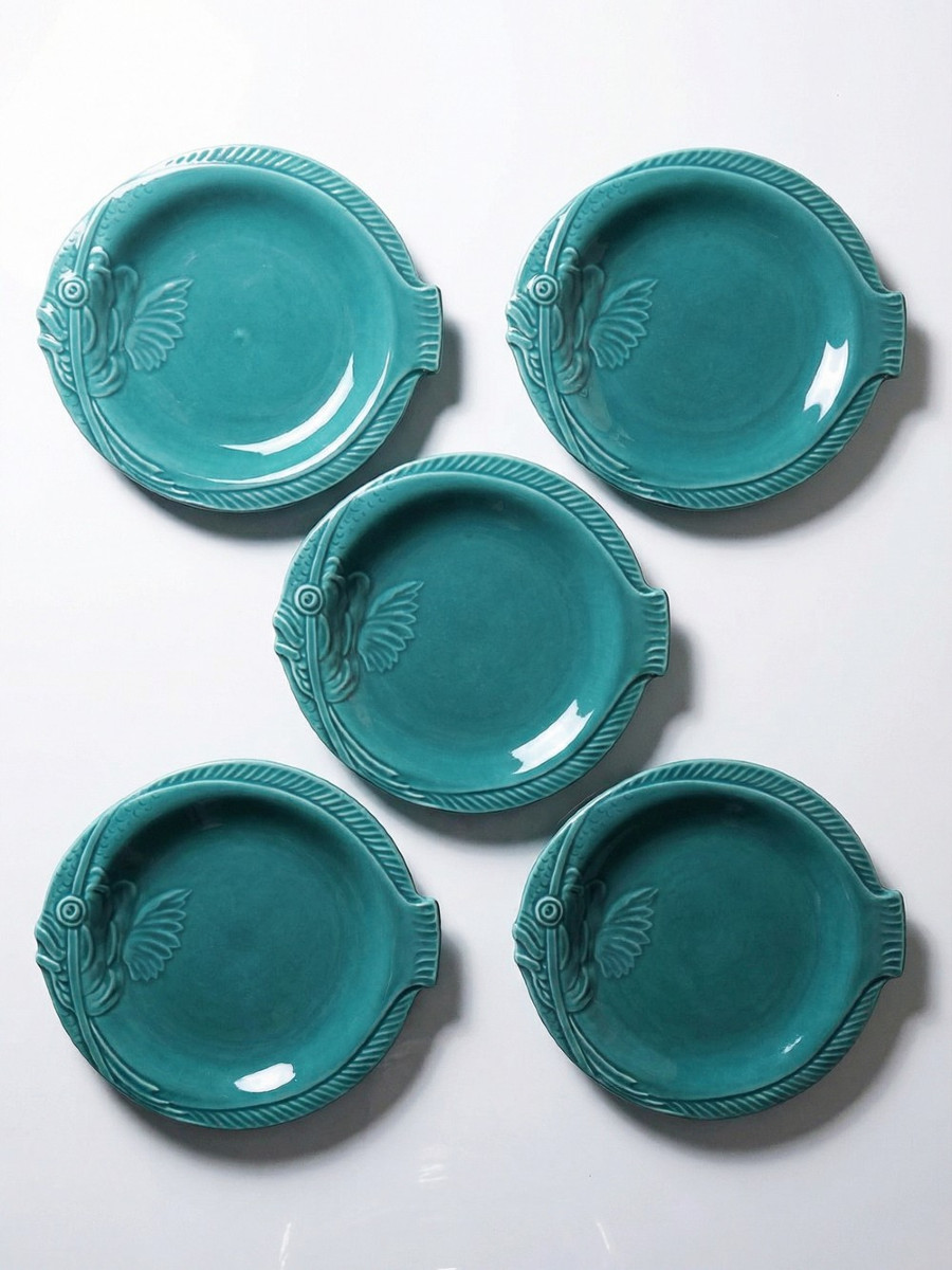 Suite de 5 assiettes plates en faïence turquoise poissons années 60-70