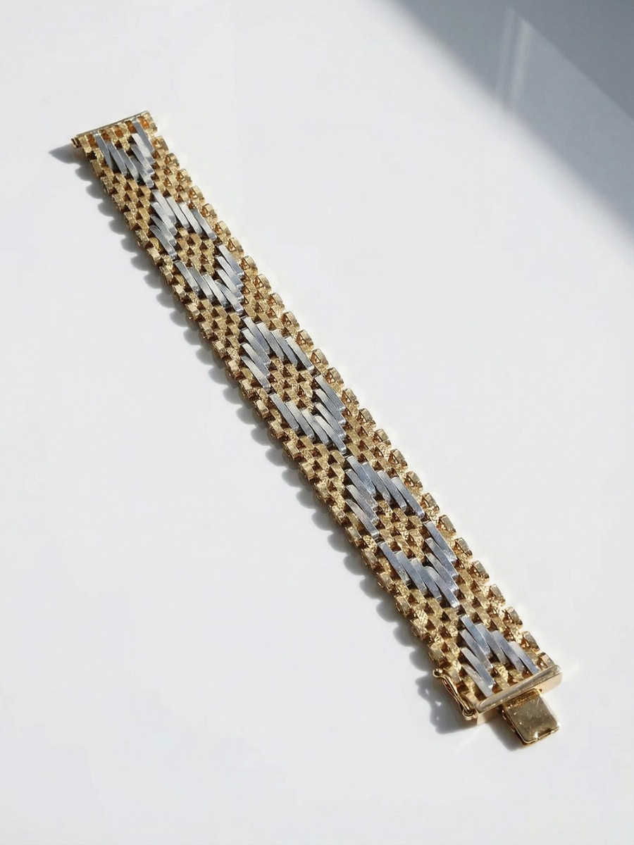 Italian 1980s Woven Mesh Fancy Cuff Bracelet In Gold And Silver Metal