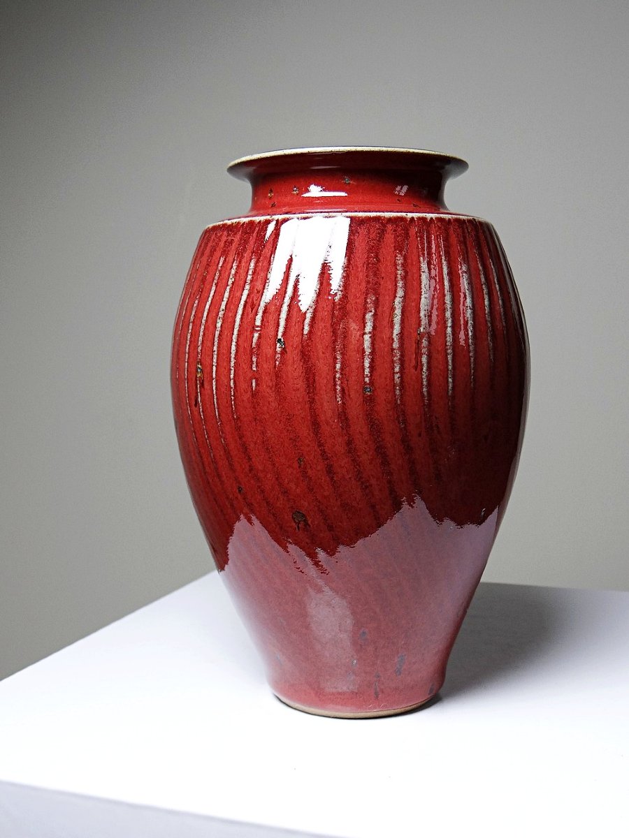 Oxblood-blood Glazed Stoneware Vase With Twisted Ribs, 20th-century Workshop Piece-photo-2