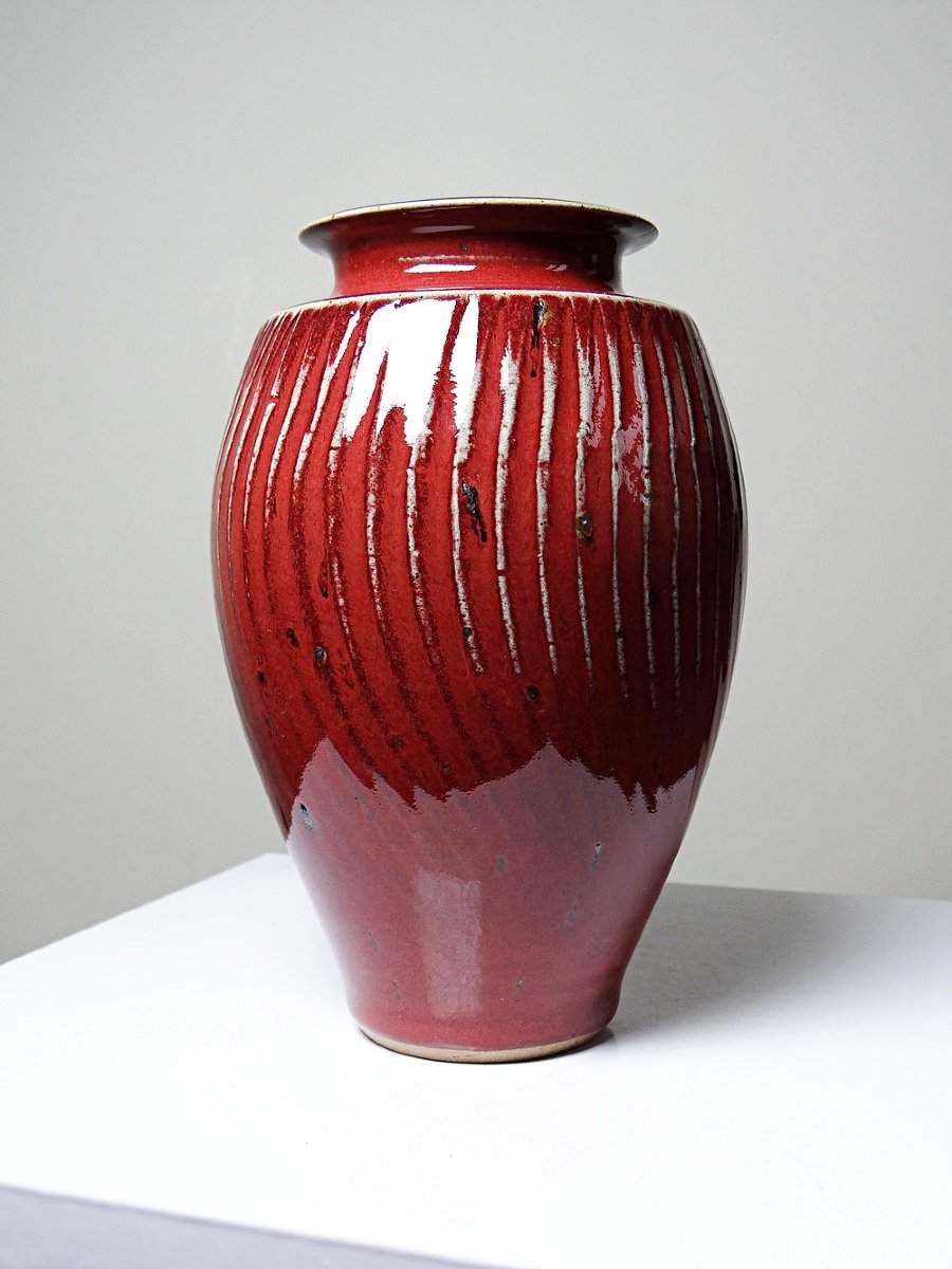 Oxblood-blood Glazed Stoneware Vase With Twisted Ribs, 20th-century Workshop Piece-photo-4