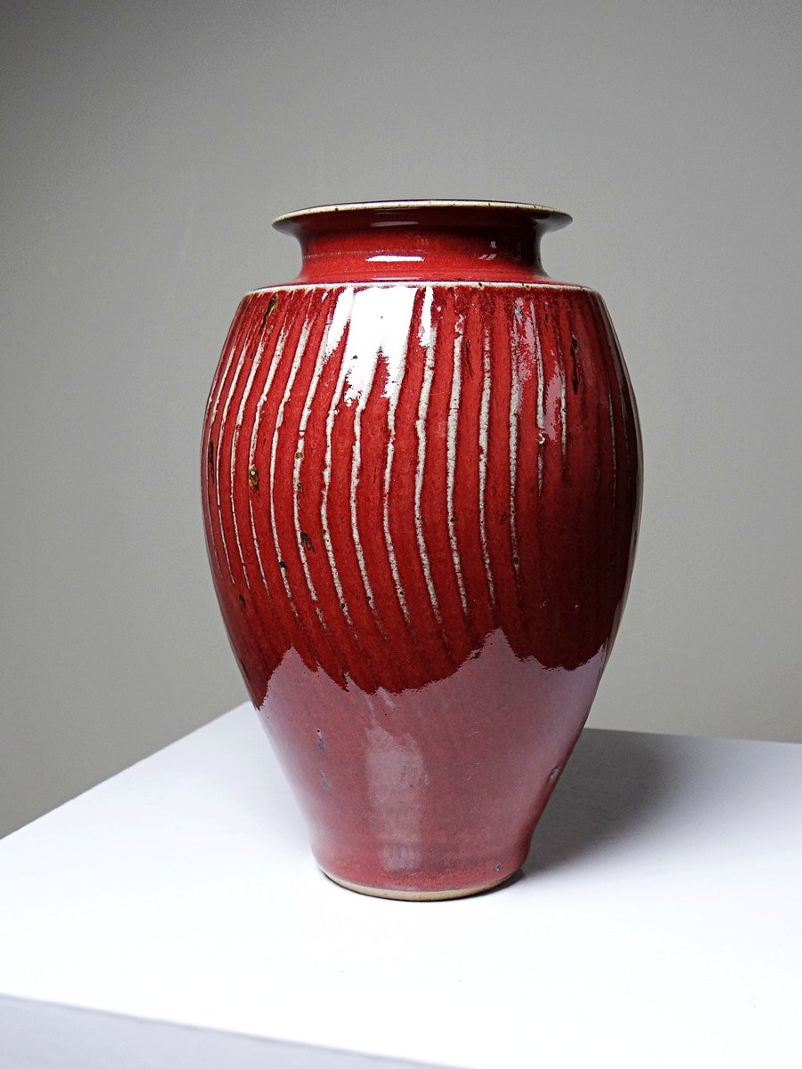 Oxblood-blood Glazed Stoneware Vase With Twisted Ribs, 20th-century Workshop Piece-photo-1