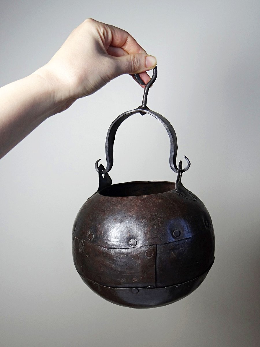 Small Hanging Cauldron In Riveted Wrought Iron, 20th Century Arts & Crafts Style-photo-2