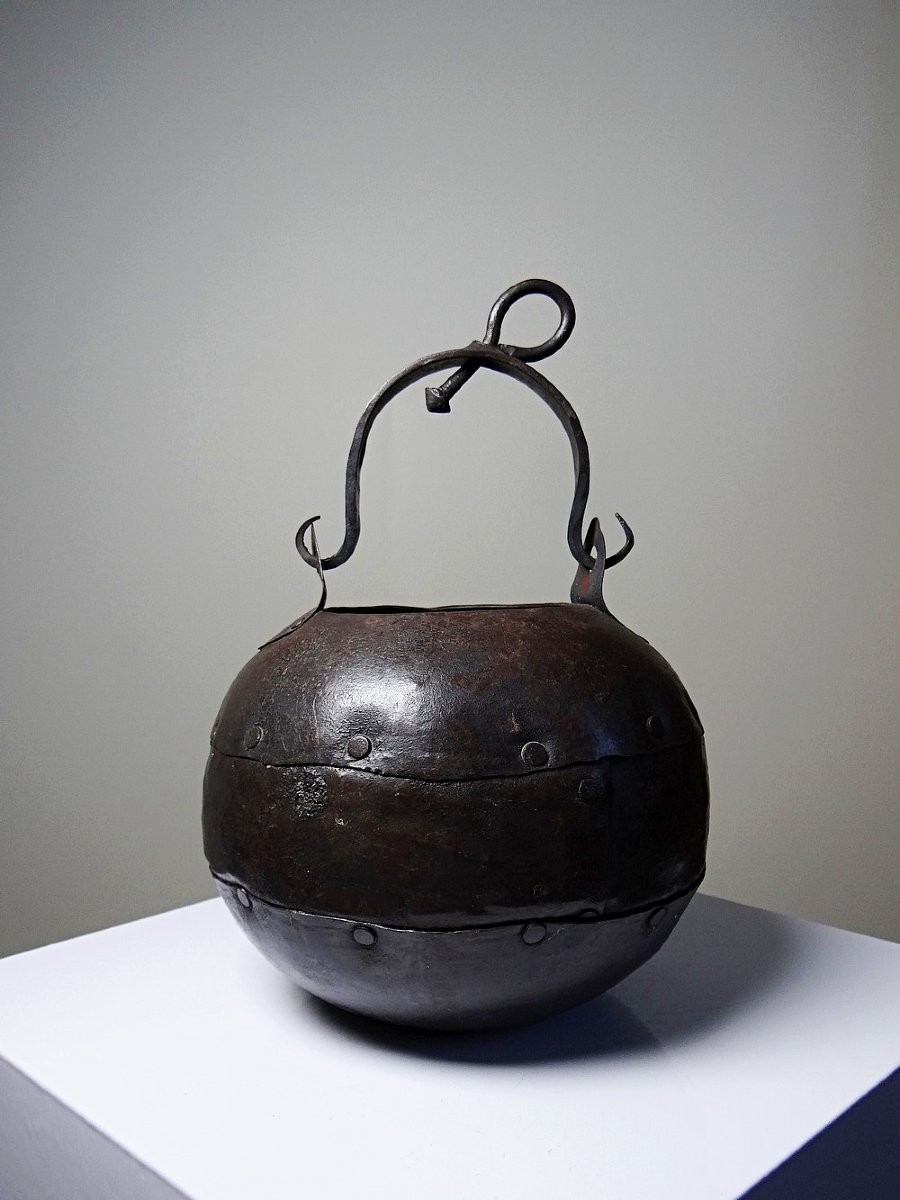 Small Hanging Cauldron In Riveted Wrought Iron, 20th Century Arts & Crafts Style-photo-1