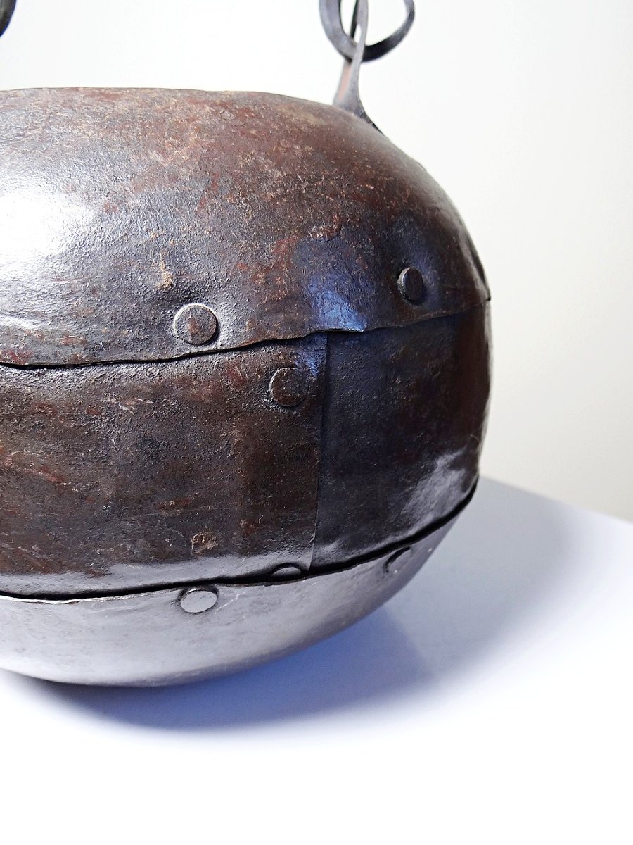 Small Hanging Cauldron In Riveted Wrought Iron, 20th Century Arts & Crafts Style-photo-3