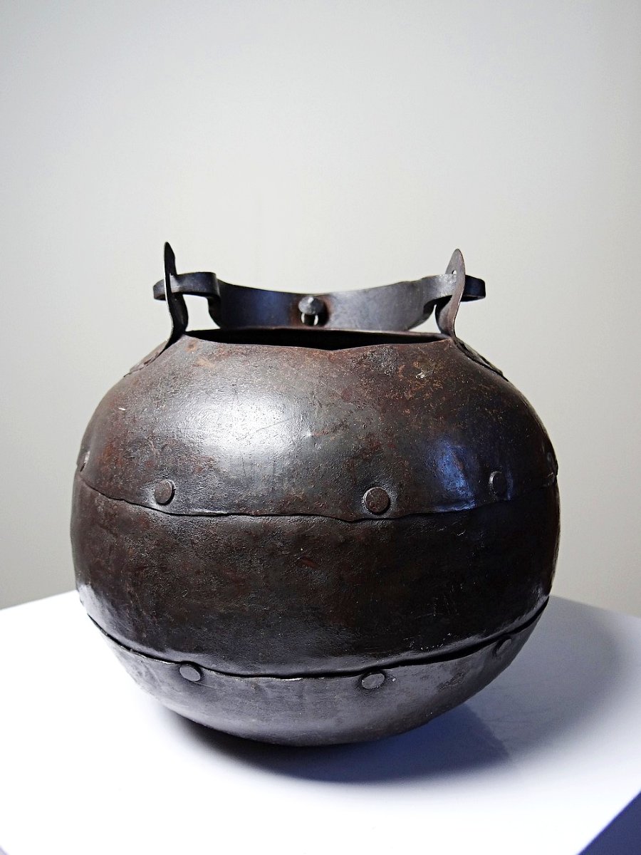 Small Hanging Cauldron In Riveted Wrought Iron, 20th Century Arts & Crafts Style-photo-4