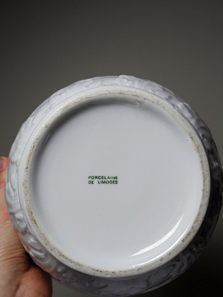 Cache-pot ancien en porcelaine de Limoges à décor en relief de feuillages années 20-35-photo-3
