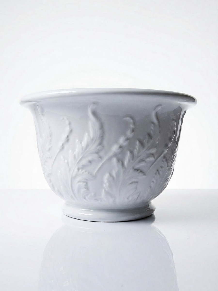 Cache-pot ancien en porcelaine de Limoges à décor en relief de feuillages années 20-35