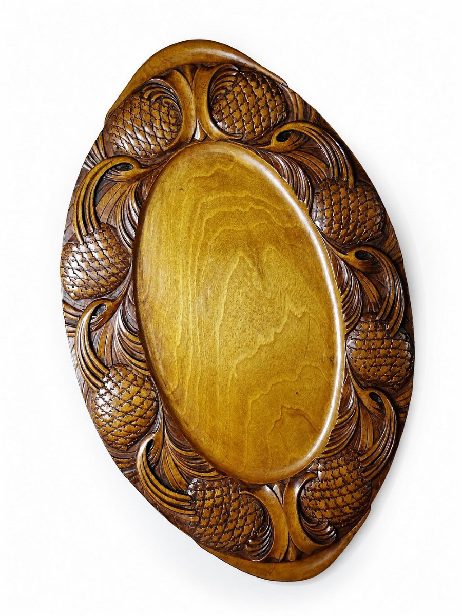 Plateau bois sculpté décor de pommes de pin style art nouveau XXe