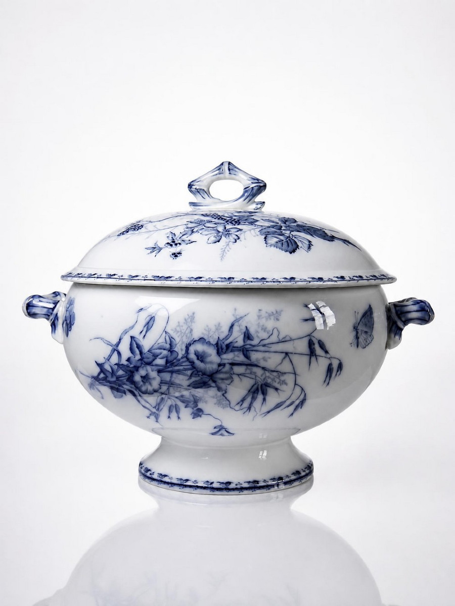 Soupière en faïence fine Sarreguemines modèle Carmen, décor bleu XIXe-XXe