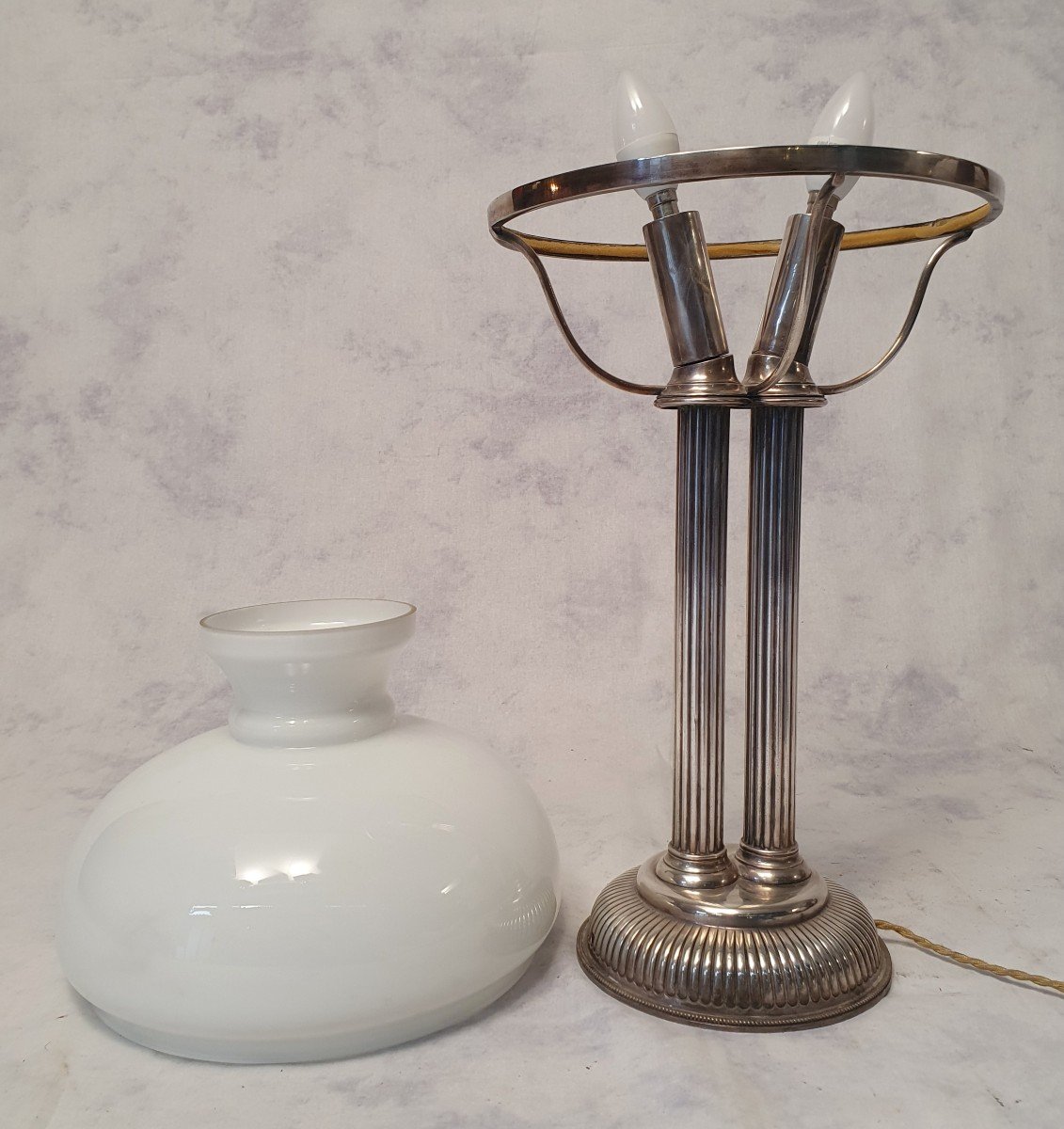 Lampe - Colonne Corinthiennes - Art Déco - Opaline Blanche - Ca 1930-photo-5