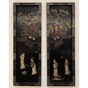 Pair Of Chinese Decorative Panels In Black Lacquered Wood, Figures And Architecture In Stone