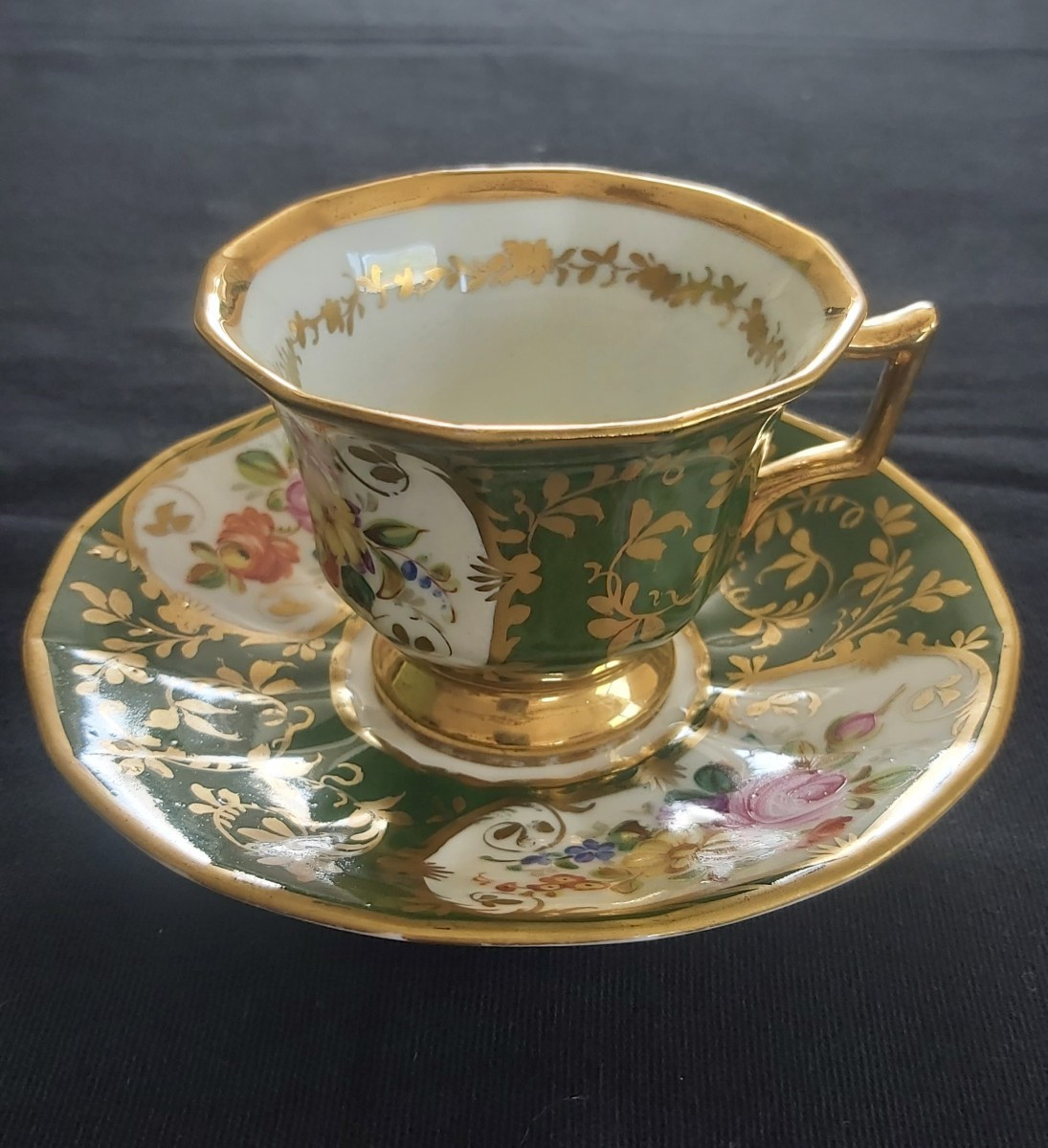 Tasse porcelaine dure XVIIIème de la manufacture du Duc d'Angoulême 