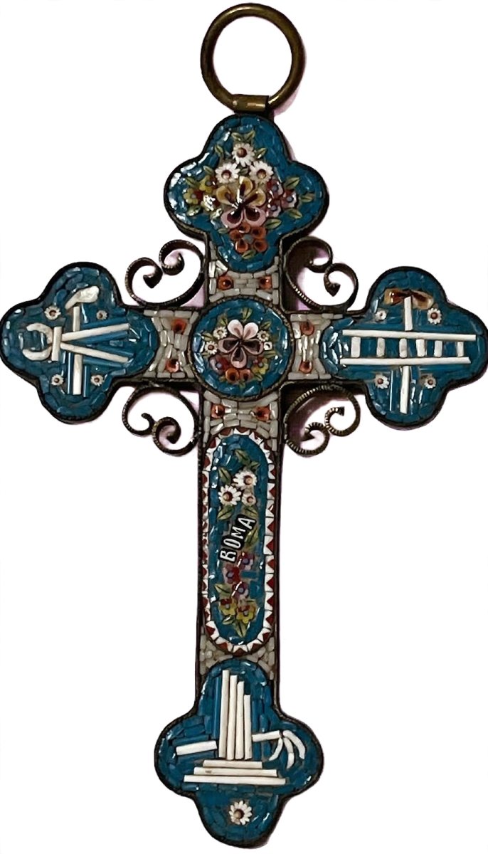 Croix en micro mosaïque du XIXe siècle