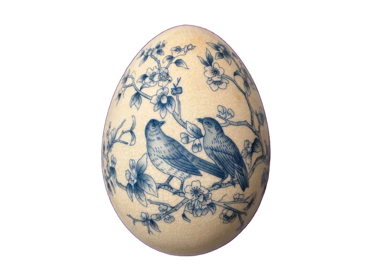 Grand œuf décoratif en céramique craquelée - décor oiseaux, papillons et fleurs de cerisier 
