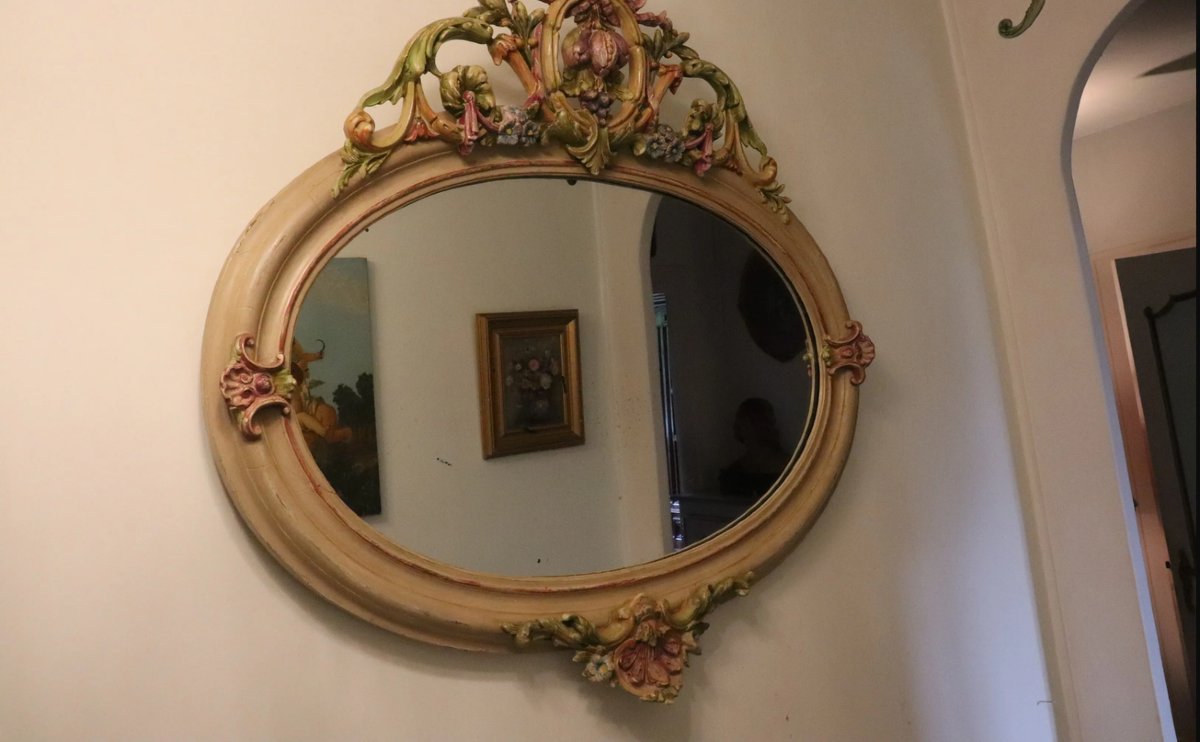 Miroir ovale en bois sculpté de style Italien à décor de fruits polychrome-photo-2