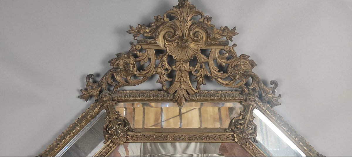 Miroir à parcloses, de forme octogonale, en bronze et laiton ciselé, fronton à décor de rinceau-photo-3