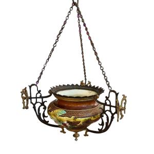 Cache-pot suspendu sur 3 chaînes, appelé "suspension" ou "jardinière d'appartement