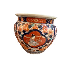 Cache-pot boule en porcelaine d'Imari à décor polychrome typique