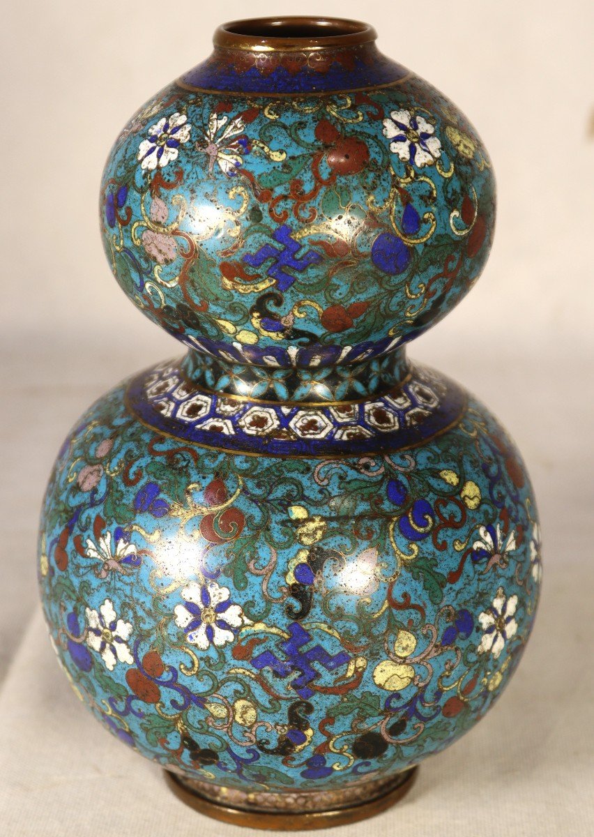 Asia XIX, Double Gourd Vase In Bronze And Champlévés Enamels.-photo-3