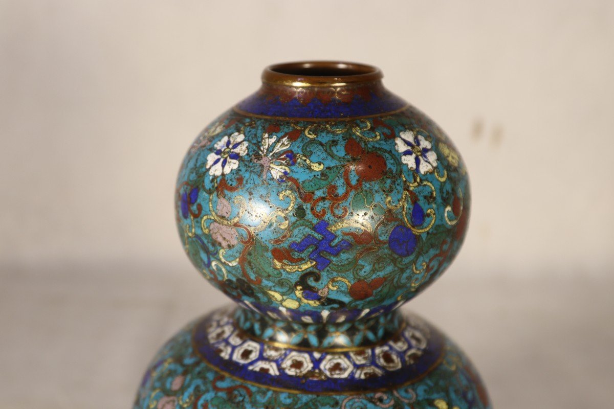 Asia XIX, Double Gourd Vase In Bronze And Champlévés Enamels.-photo-1