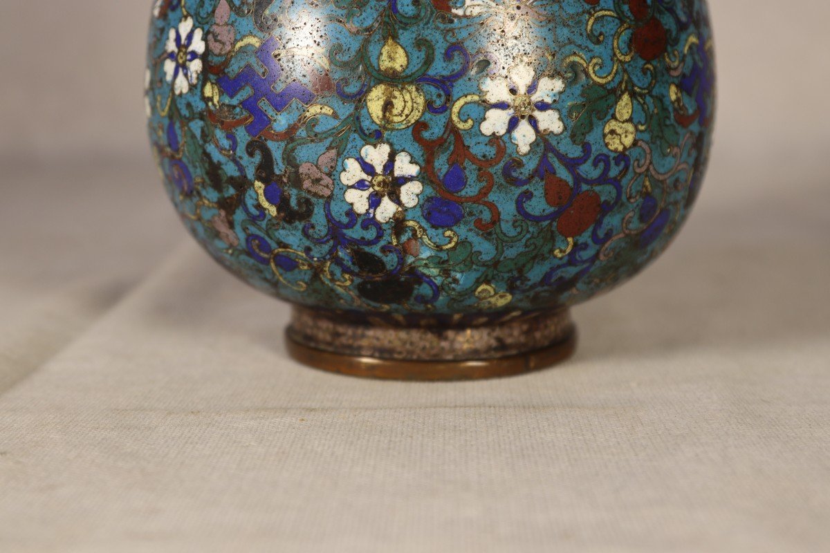 Asia XIX, Double Gourd Vase In Bronze And Champlévés Enamels.-photo-3