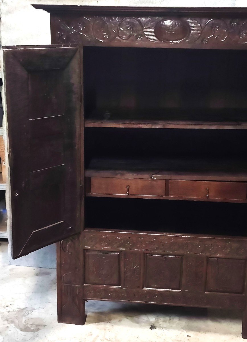 Small Sacristy Oak Wardrobe Monogrammed Ihs And Dating From 1736-photo-4