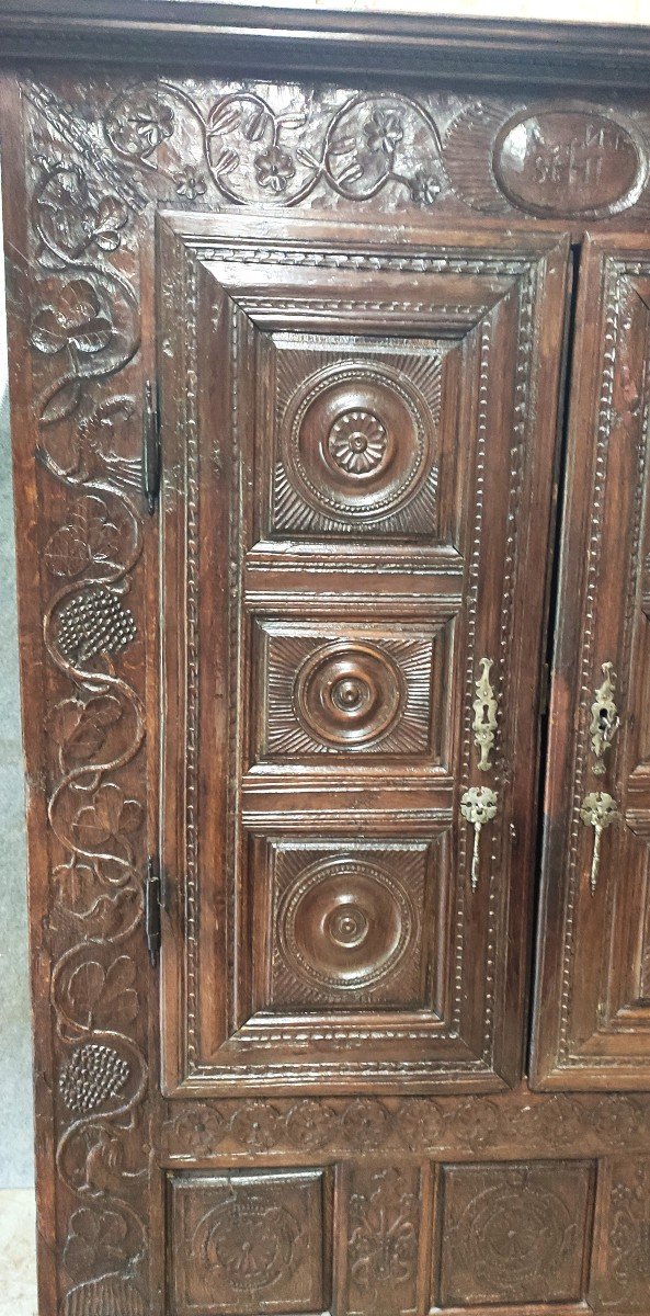 Small Sacristy Oak Wardrobe Monogrammed Ihs And Dating From 1736-photo-5