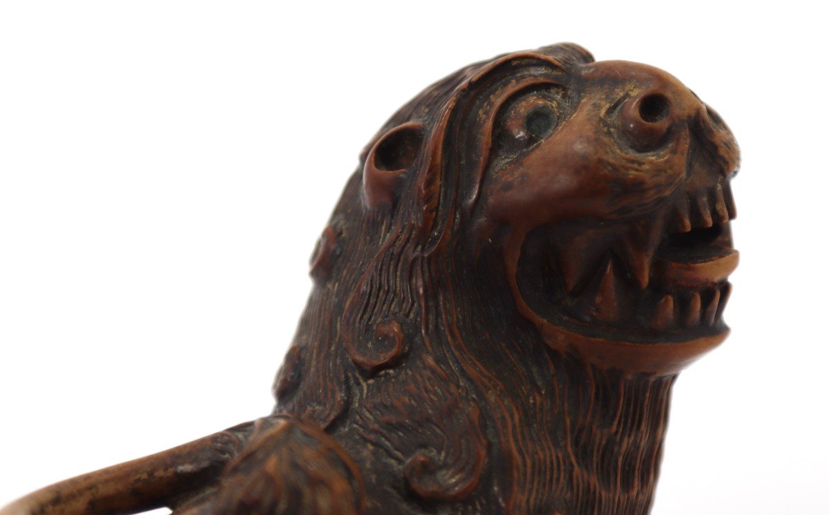 Tabatière Secouette Zoomorphe En Buis Figurant Un Lion Sexué. XVIIIe-photo-4