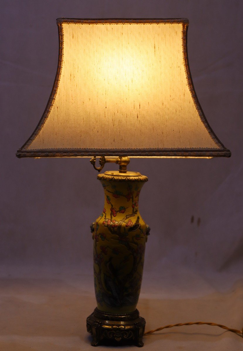 Chine XXe, Lampe En Porcelaine Et  Bronze.-photo-1