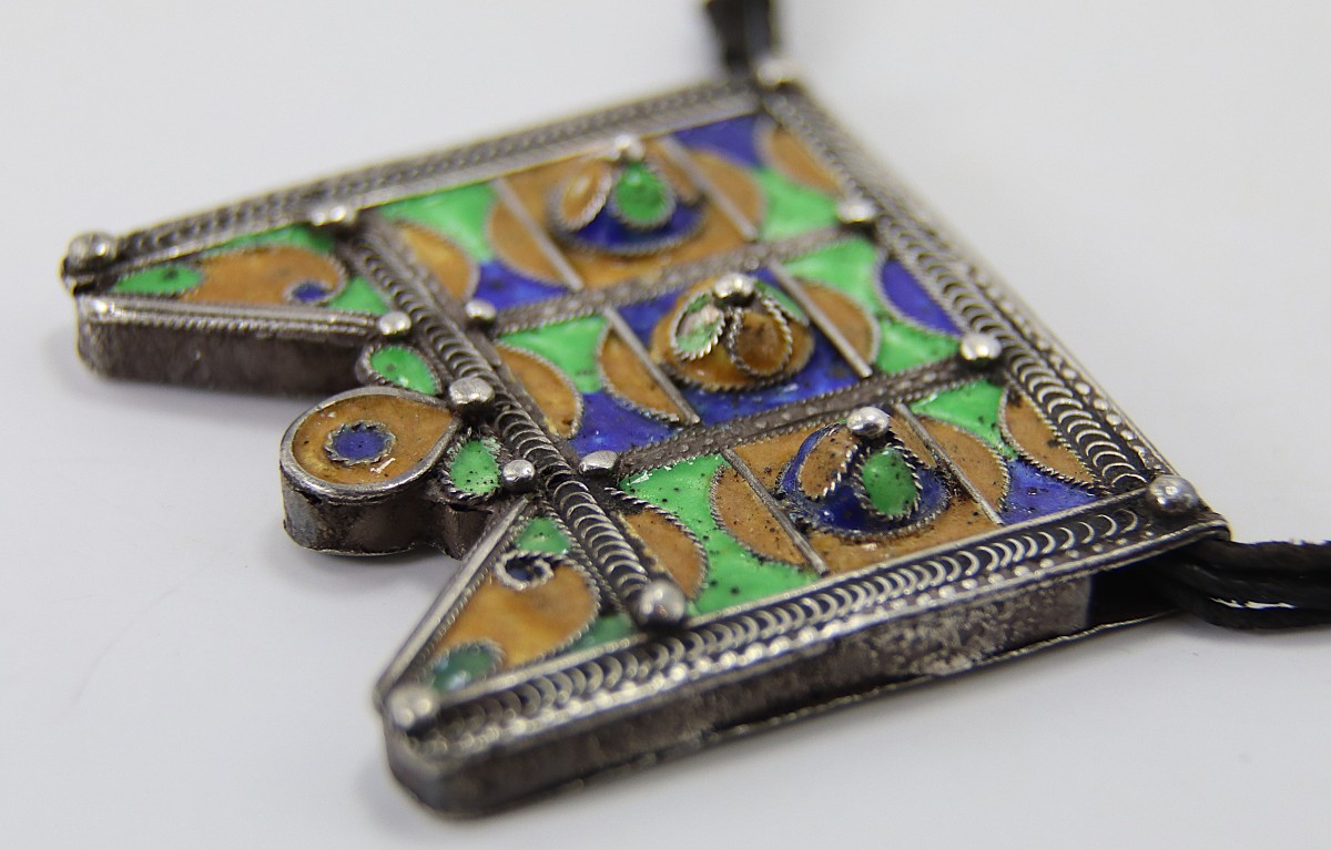 Maroc XXe, Important Pendentif Berbère En Argent émaillé.-photo-4