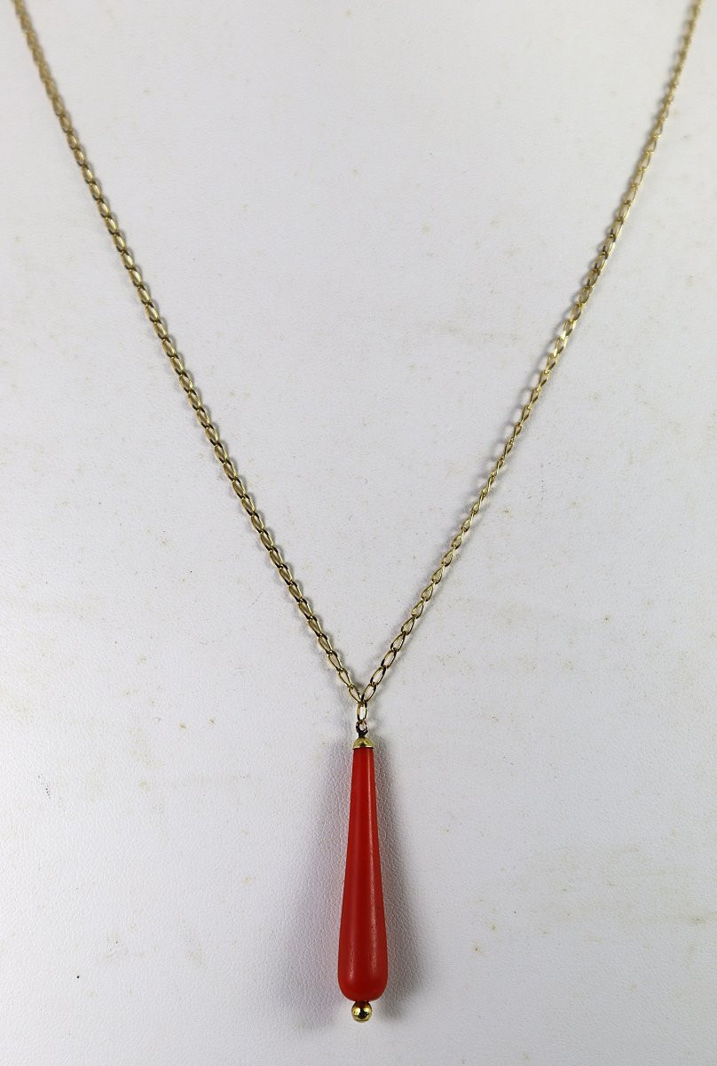 18k Gold Chain (weight 2.73 G) And Pendant Decorated With A Drop-shaped Coral, 20th Century-photo-2