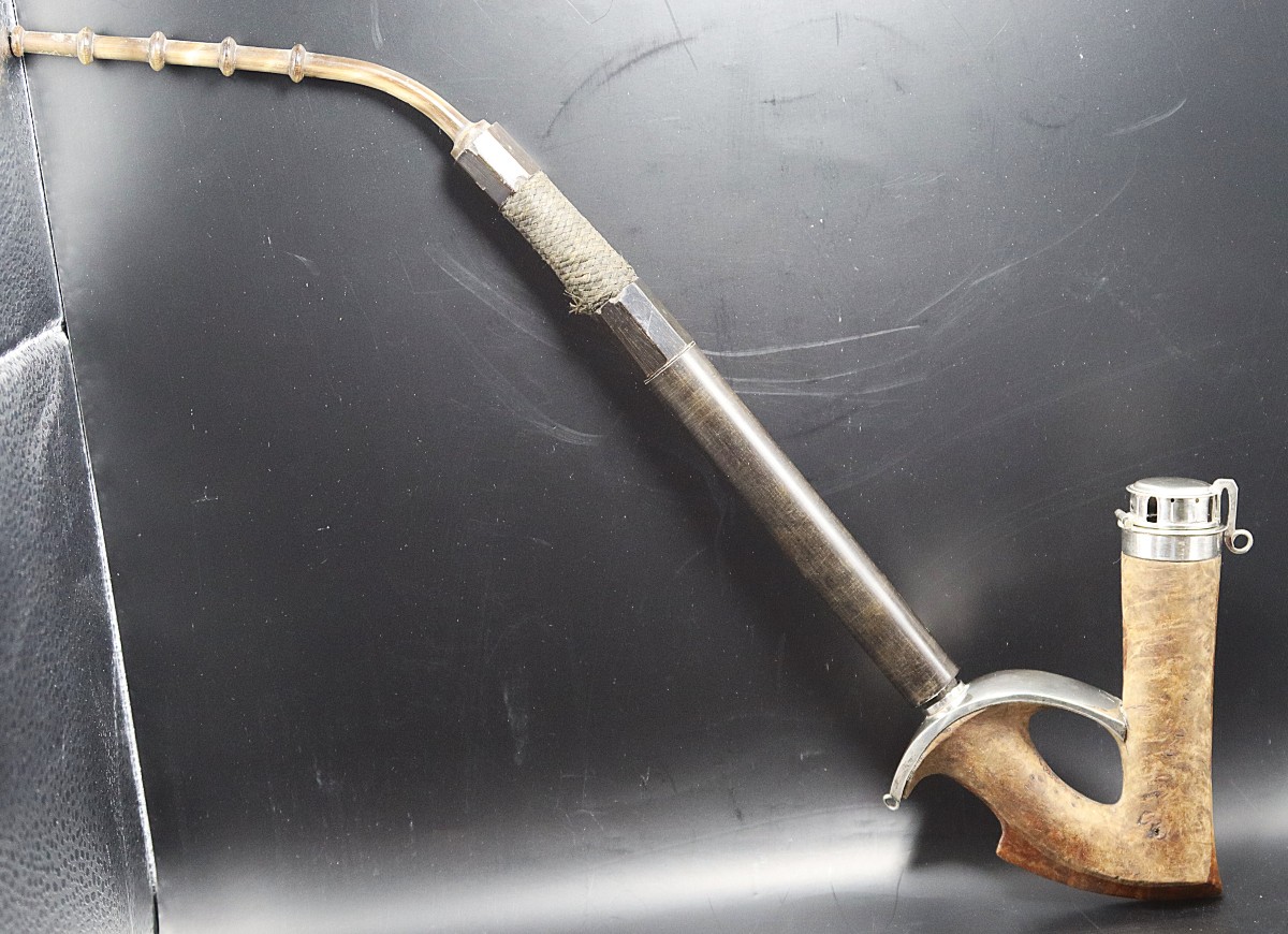 Autriche XIXe, Pipe en loupe et argent.