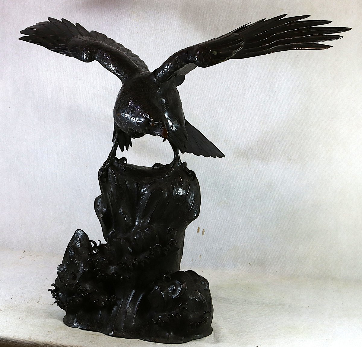 OKIMONO MASSIF EN BRONZE D'UN AIGLE DE MER Japon période Meiji.-photo-3
