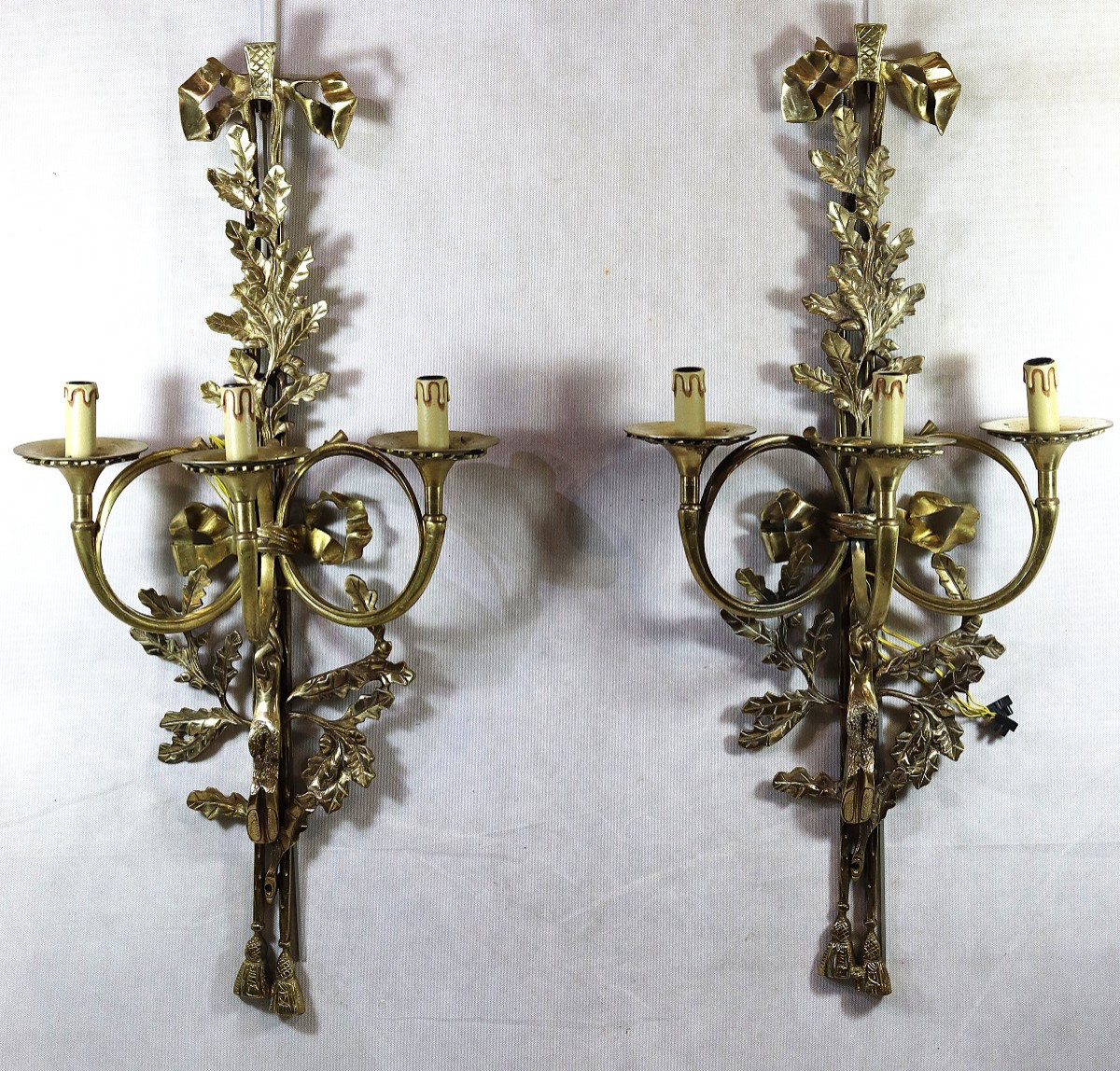 Large Pair Of Gilt Bronze Sconces With Hunting Horns After Gallien And Bureaux. 20th Century