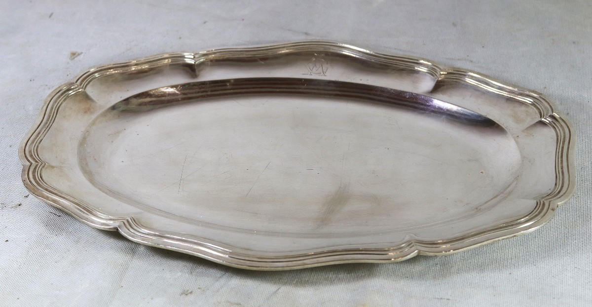 Maison CARDEILHAC, Plat ovale de forme chantournée en argent massif, XXe