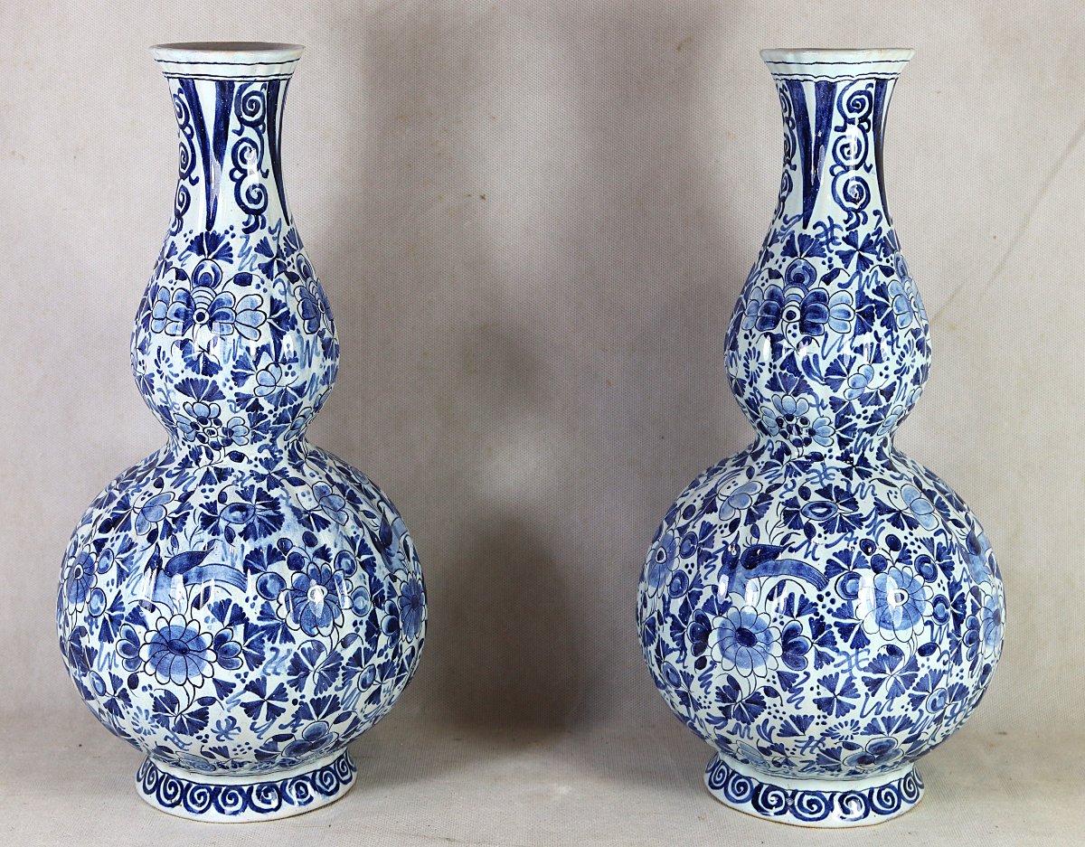 Delft XIXe,  Paire de vases bouteille double gourde en faïence, signé. -photo-2