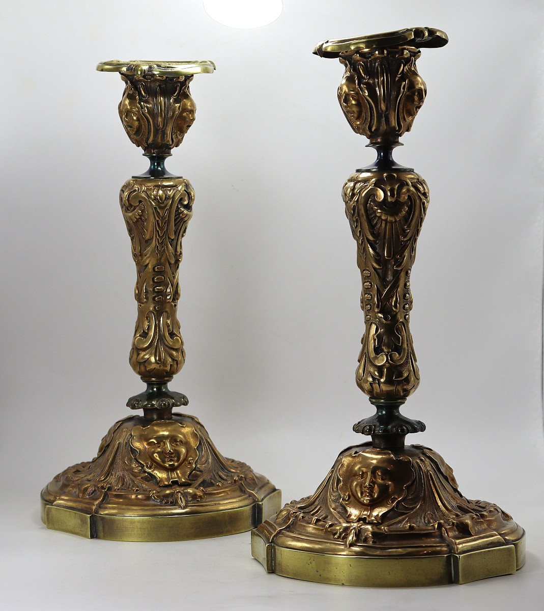 Paire de flambeaux "mascaron femme",  Art Nouveau,  Fin XIXe