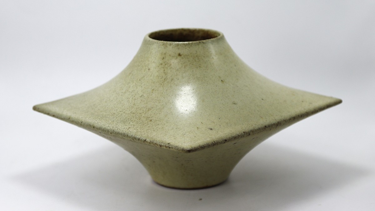 Michel Lévêque (1934 - 2019), Vase dit " Cratère " en grès, signé, XXe