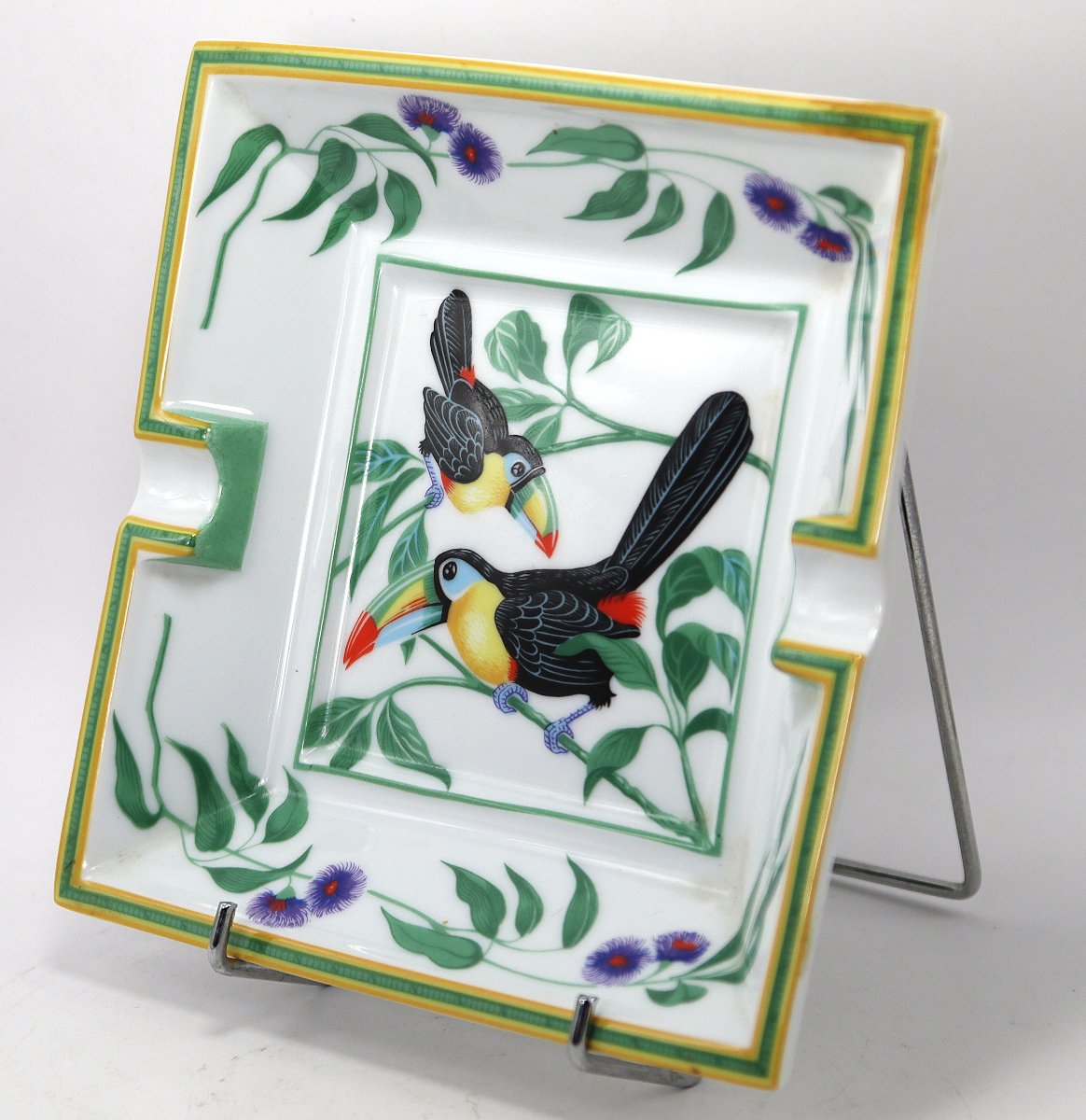 Hermes (20th Century), Porcelain Ashtray "with Toucans". Signed.-photo-2