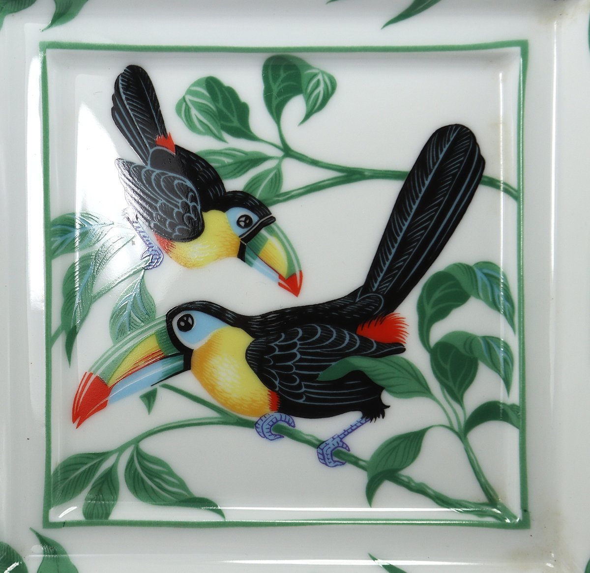 Hermes (20th Century), Porcelain Ashtray "with Toucans". Signed.-photo-3