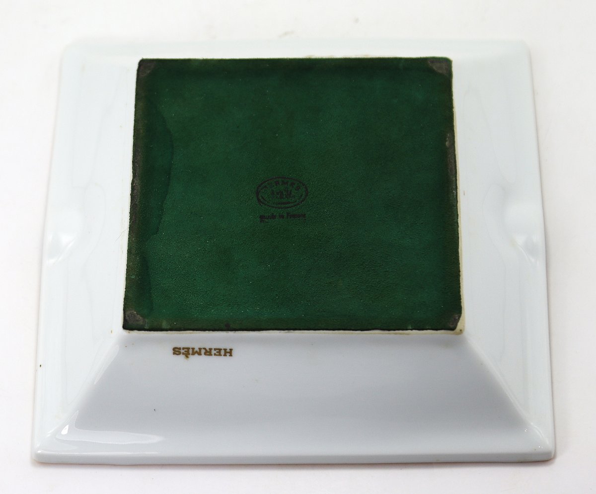 Hermes (20th Century), Porcelain Ashtray "with Toucans". Signed.-photo-1