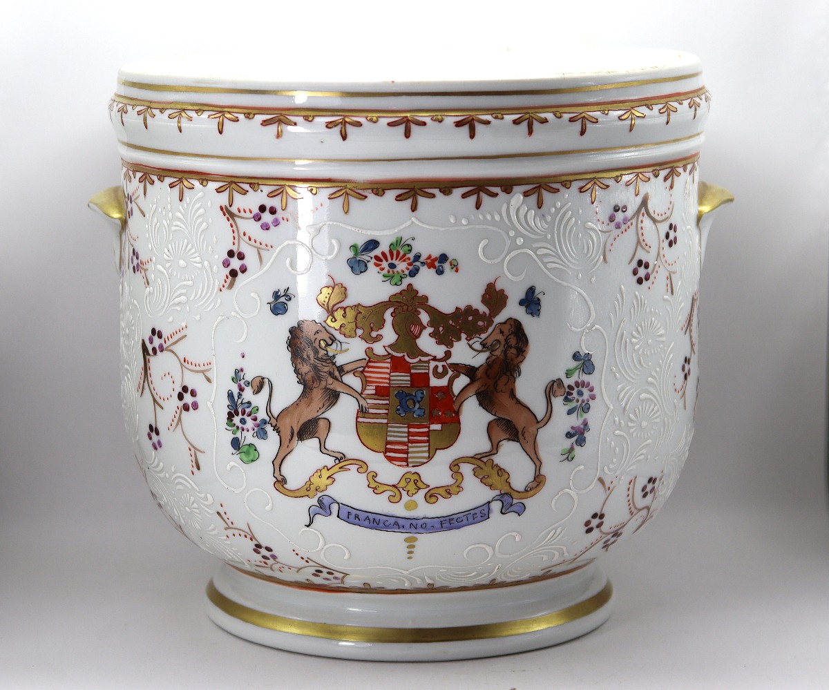 Edmé SAMSON à PARIS (1810-1891), Cache pot en porcelaine, fin XIXe