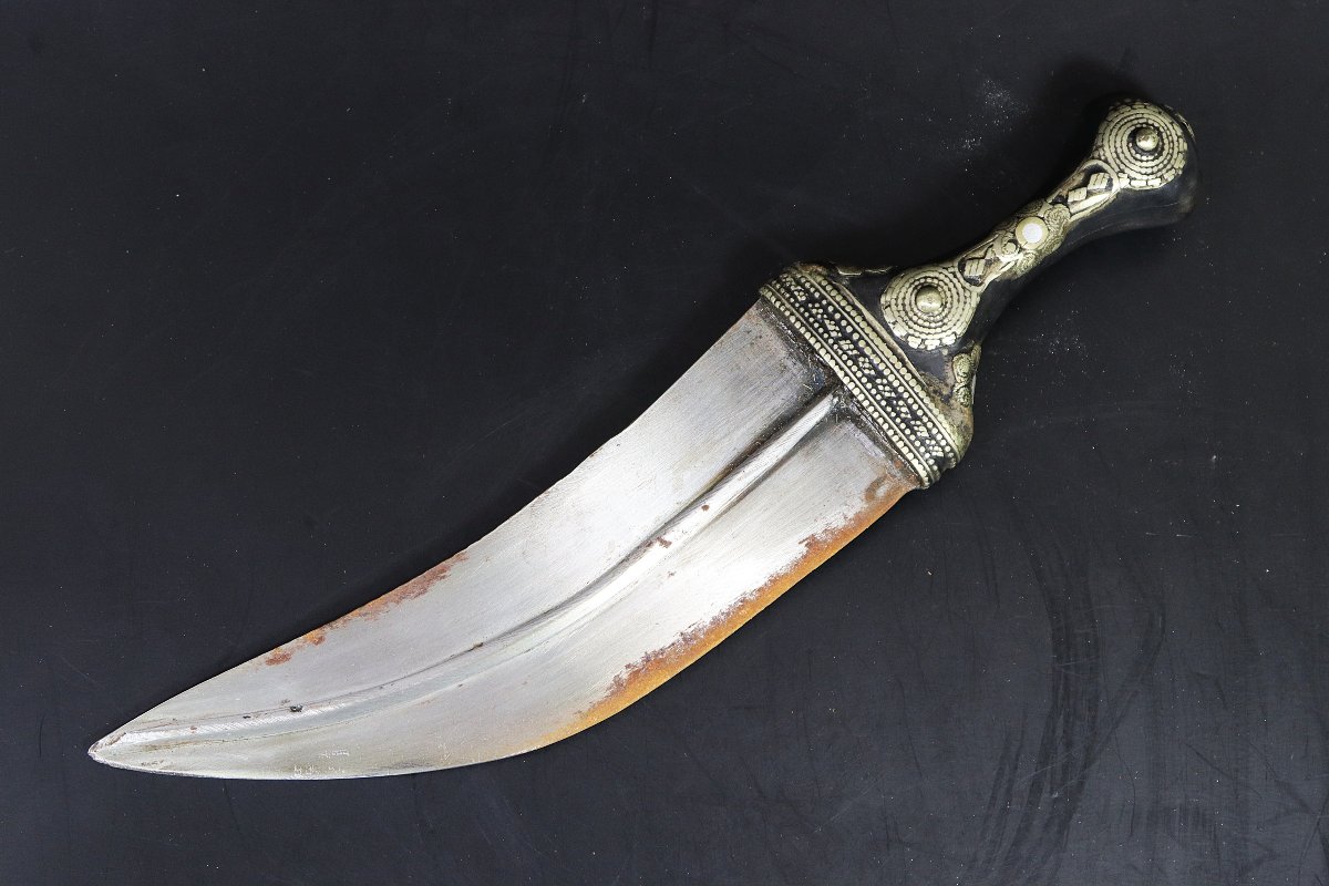 Poignard arabe Khanjar ou Jambiya avec sa ceinture richement ornementé, début XXe-photo-2