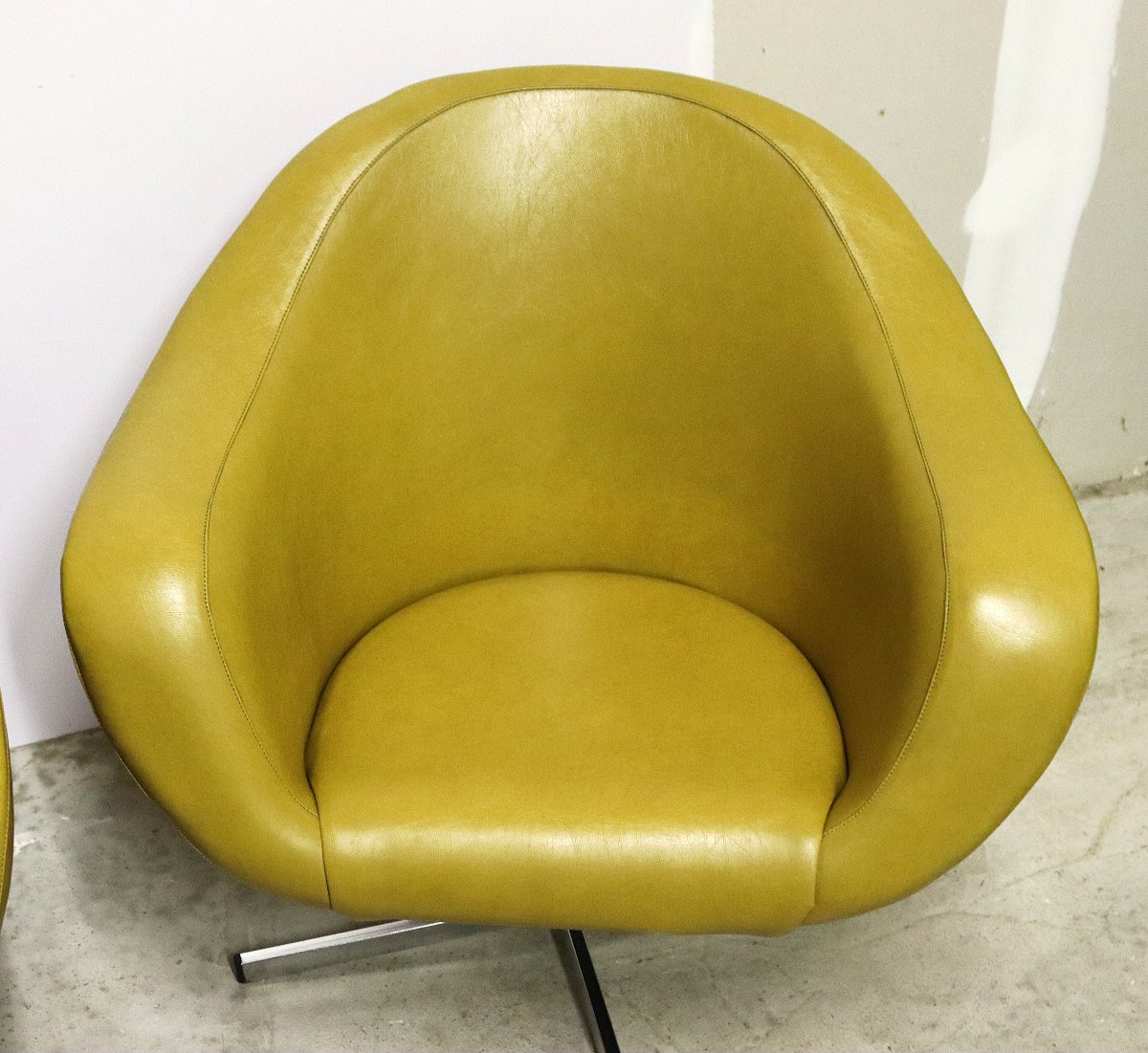 Carl Eric KLOTE (XXe) Paire de fauteuils coquille pivotants modèle "Overman / Pod Swivel", 1960-photo-3